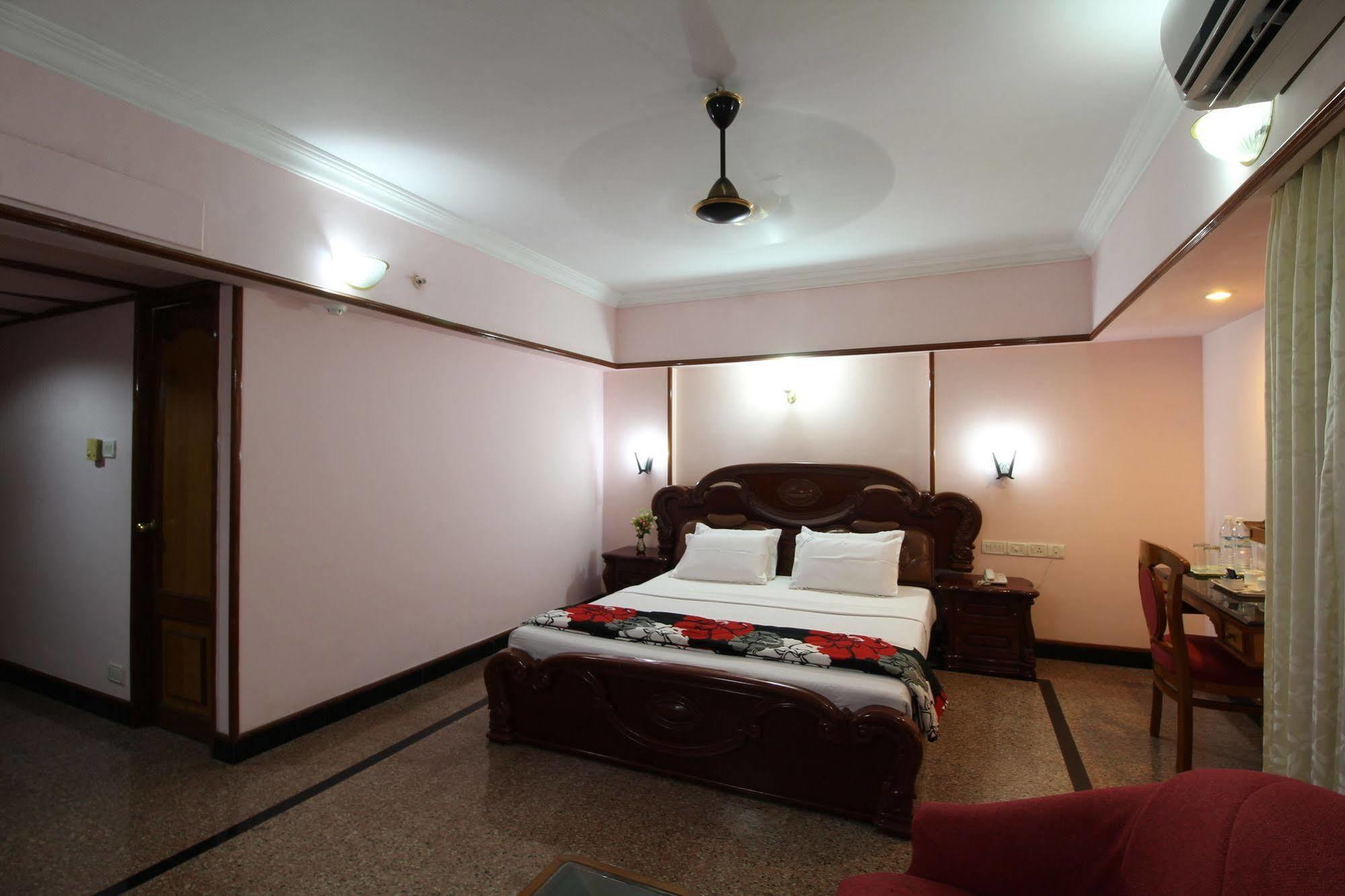 Mayura Residency Guruvāyūr Exterior foto